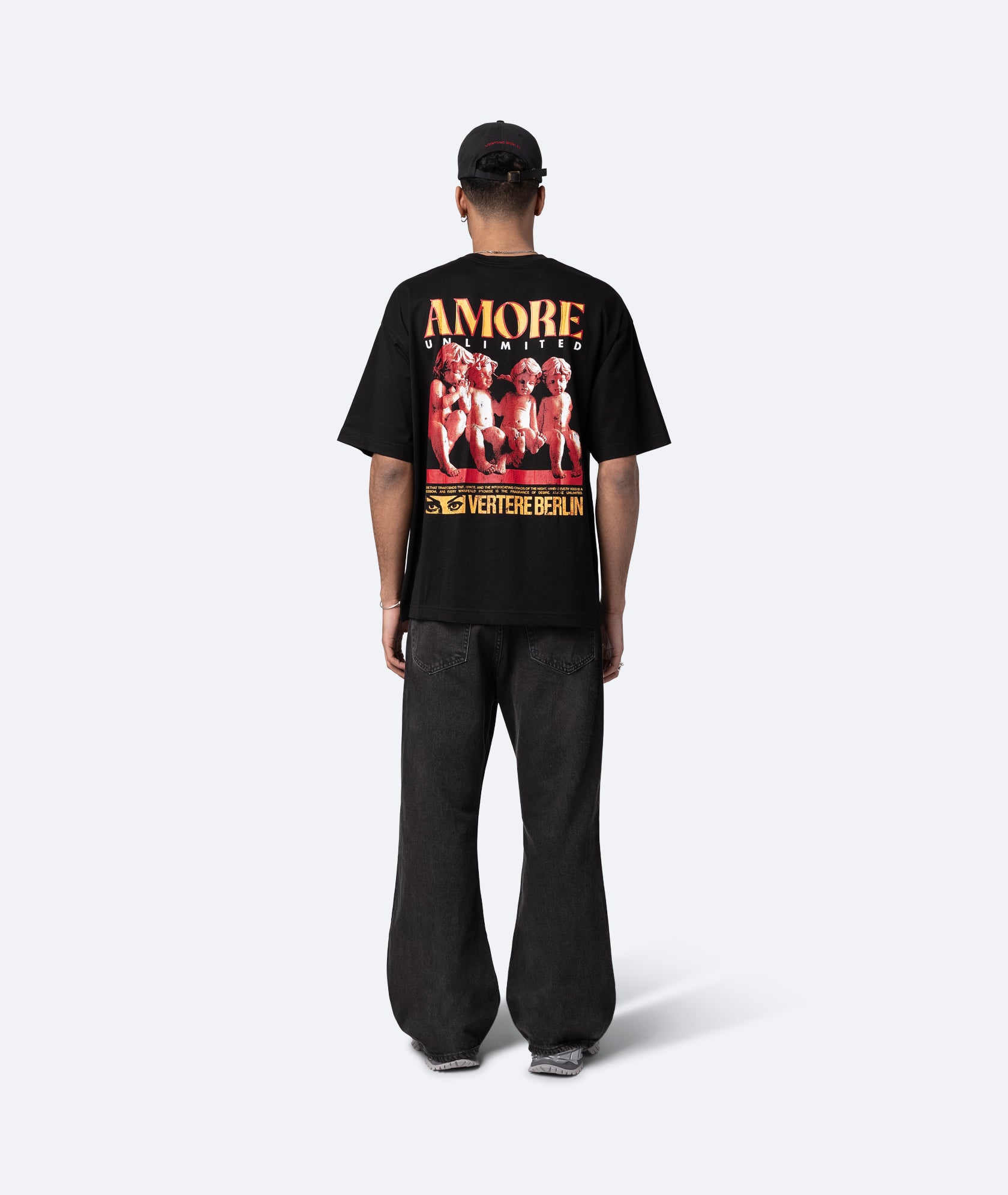 AMORE UNLTD. T-SHIRT - BLACK